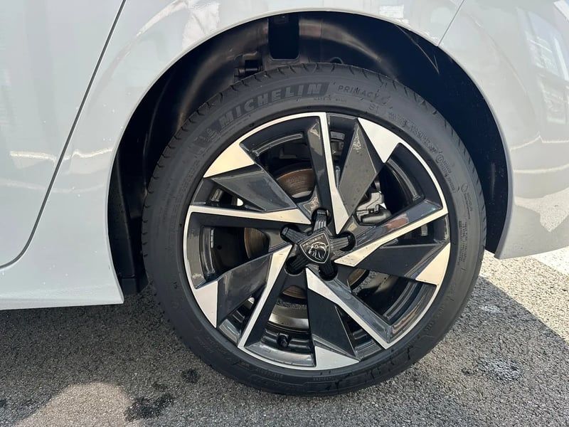 Photo de la voiture PEUGEOT 308 BlueHDi 130ch S&S EAT8 Allure
