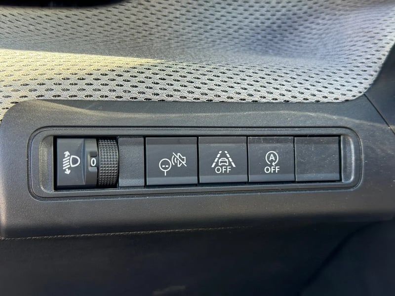 Photo de la voiture CITROEN C3 Turbo 100 ch BVM6 Plus