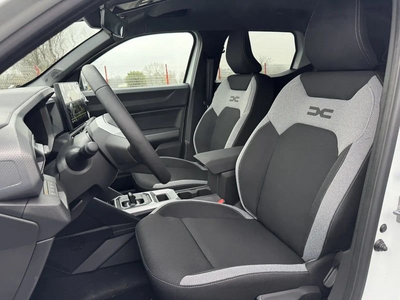 Photo de la voiture DACIA DUSTER Hybrid 155 Journey