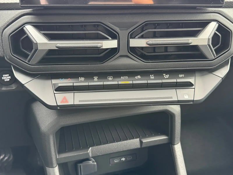 Photo de la voiture DACIA DUSTER Hybrid 155 Journey