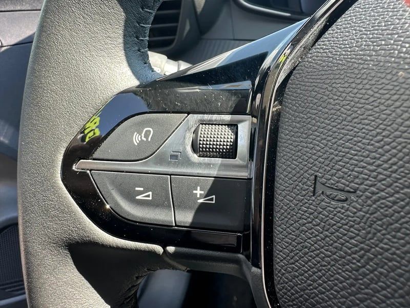 Photo de la voiture PEUGEOT 208 100 S&S BVM6 Allure