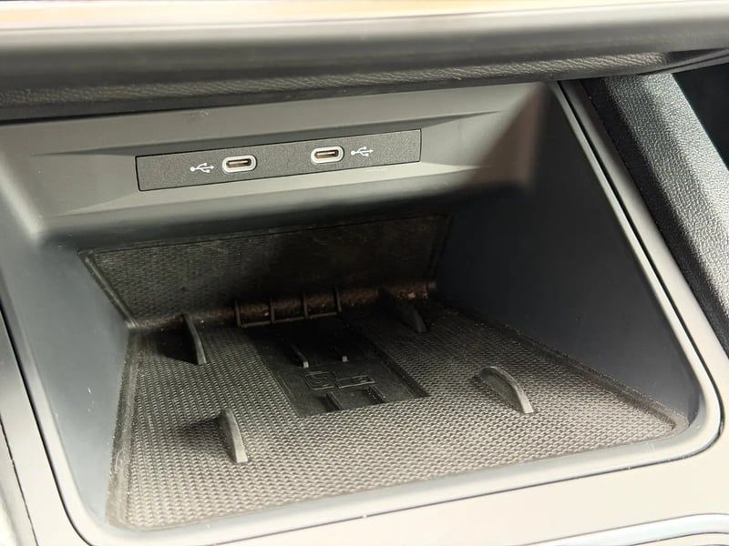 Photo de la voiture SEAT LEON 2.0 TDI 115 BVM6 Business