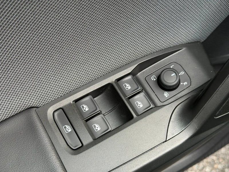 Photo de la voiture SEAT LEON 2.0 TDI 115 BVM6 Business
