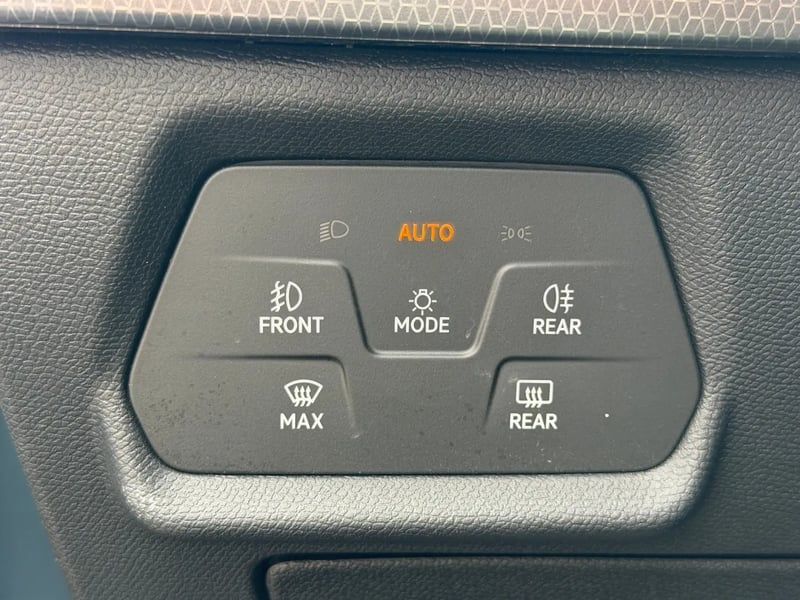 Photo de la voiture SEAT LEON 2.0 TDI 115 BVM6 Business