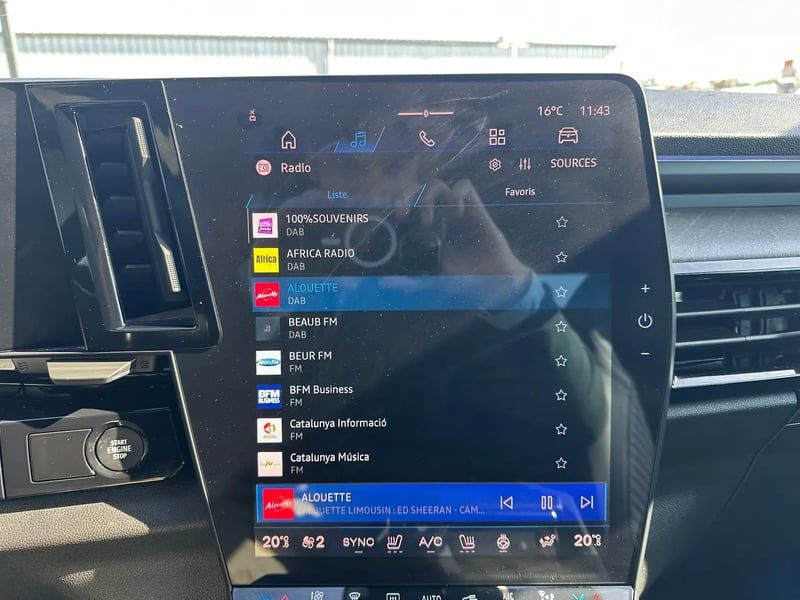 Photo de la voiture RENAULT RAFALE E-Tech 4x4 300 esprit Alpine
