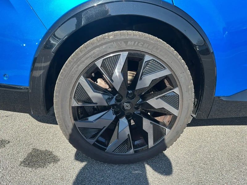 Photo de la voiture RENAULT RAFALE E-Tech 4x4 300 esprit Alpine