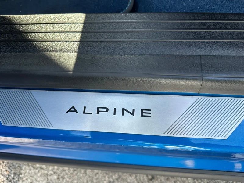 Photo de la voiture RENAULT RAFALE E-Tech 4x4 300 esprit Alpine