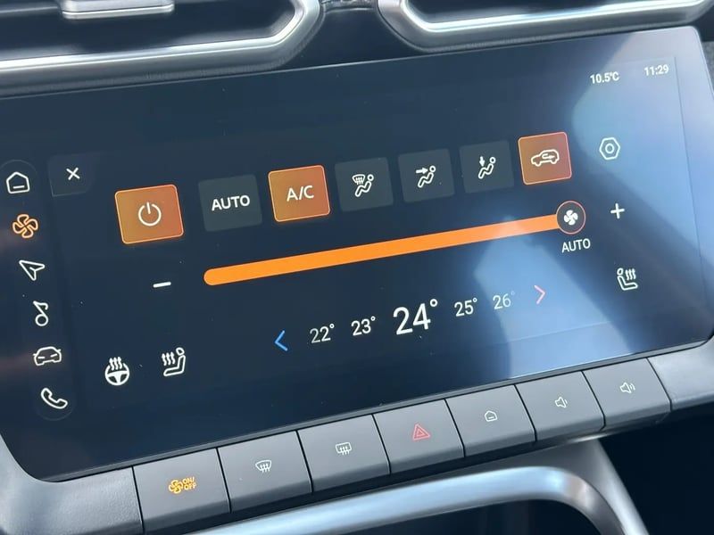 Photo de la voiture MG ZS 1.5 L Hybrid+ 197 ch Comfort