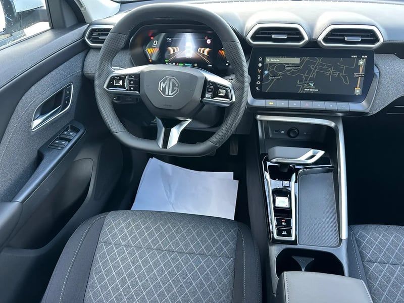 Photo de la voiture MG ZS 1.5 L Hybrid+ 197 ch Comfort