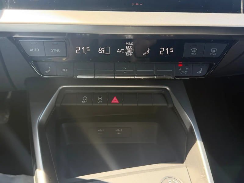 Photo de la voiture AUDI A3 SPORTBACK A3 Sportback 35 TFSI 150ch Design