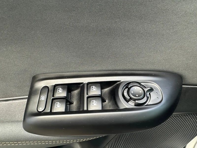 Photo de la voiture ALFA ROMEO TONALE 1.5 Hybrid 130 ch TCT7 Sprint
