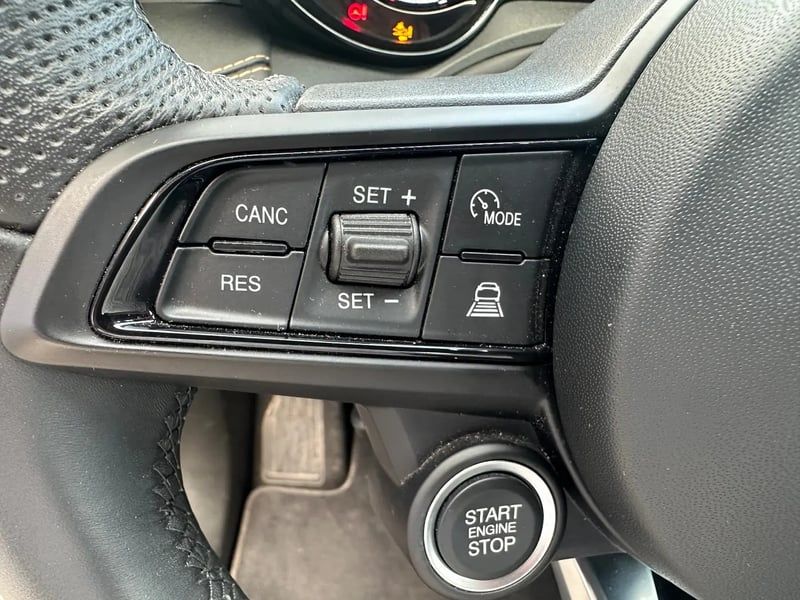 Photo de la voiture ALFA ROMEO TONALE 1.5 Hybrid 130 ch TCT7 Sprint