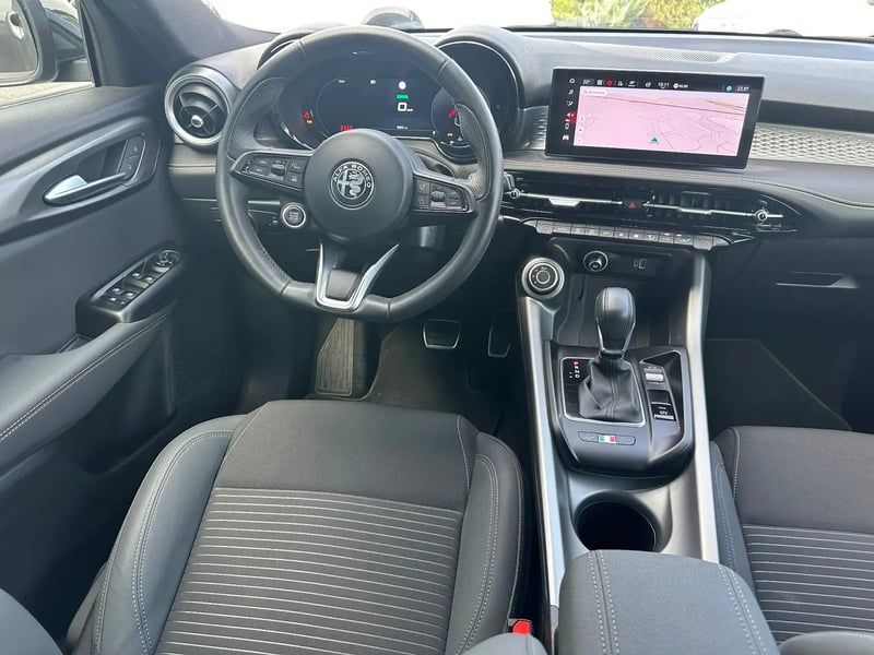 Photo de la voiture ALFA ROMEO TONALE 1.5 Hybrid 130 ch TCT7 Sprint