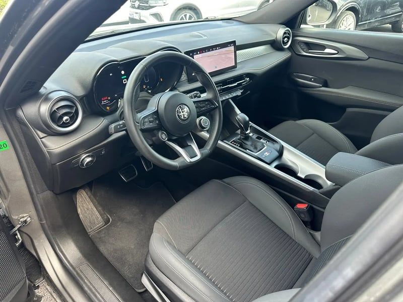 Photo de la voiture ALFA ROMEO TONALE 1.5 Hybrid 130 ch TCT7 Sprint