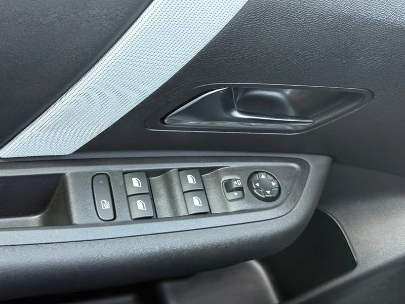 Photo de la voiture CITROEN C4 Hybride 145 ch e-DCS6 Max