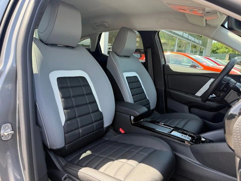 Photo de la voiture CITROEN C4 Hybride 145 ch e-DCS6 Max