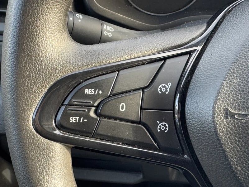 Photo de la voiture RENAULT TRAFIC L2 dCi 150 Energy S&S Zen