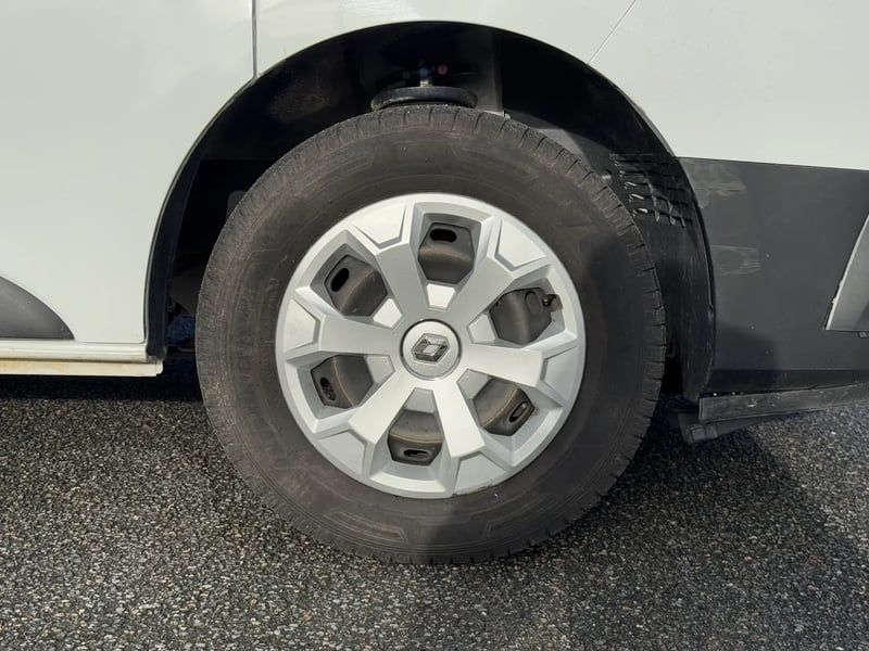 Photo de la voiture RENAULT TRAFIC L2 dCi 150 Energy S&S Zen