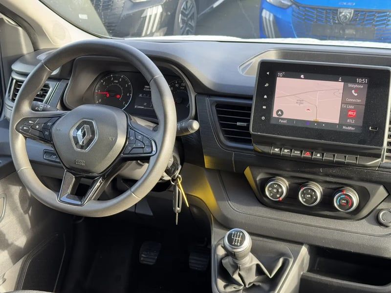 Photo de la voiture RENAULT TRAFIC L2 dCi 150 Energy S&S Zen