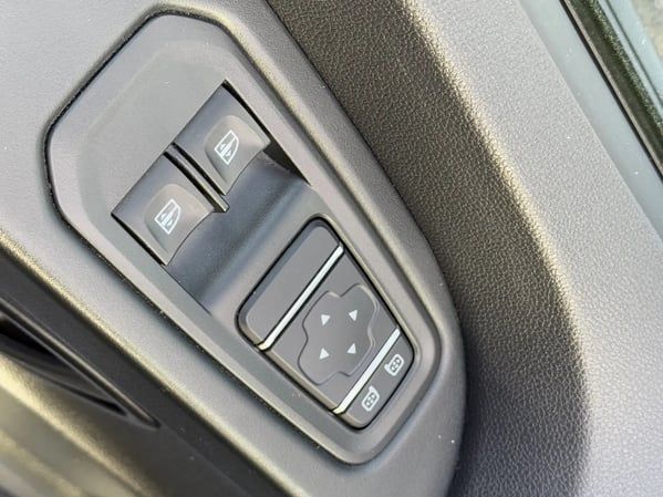 Photo de la voiture RENAULT TRAFIC L2 dCi 150 Energy S&S Zen