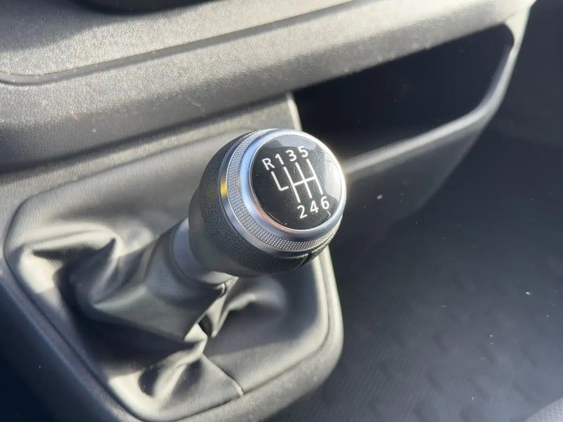 Photo de la voiture RENAULT TRAFIC L2 dCi 150 Energy S&S Zen