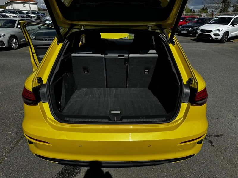 Photo de la voiture AUDI A3 SPORTBACK 30 TFSI 110 S Line