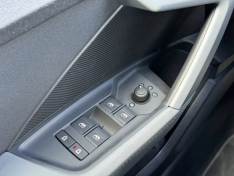 Photo de la voiture AUDI A3 SPORTBACK 30 TFSI 110 S Line