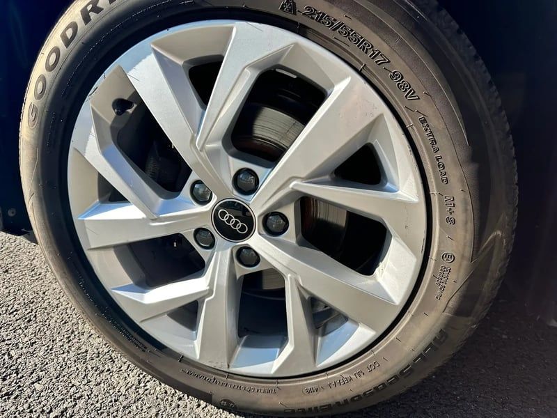 Photo de la voiture AUDI Q2 35 TFSI 150 S tronic 7 S line