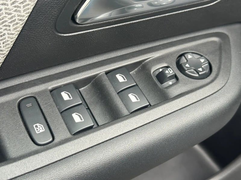 Photo de la voiture CITROEN C4 BlueHDi 130 EAT8 Max