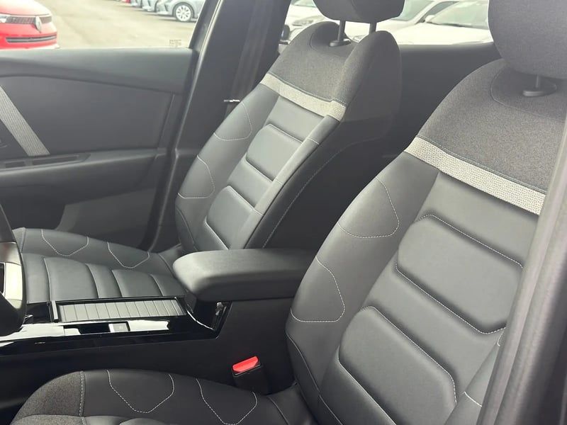 Photo de la voiture CITROEN C4 BlueHDi 130 EAT8 Max