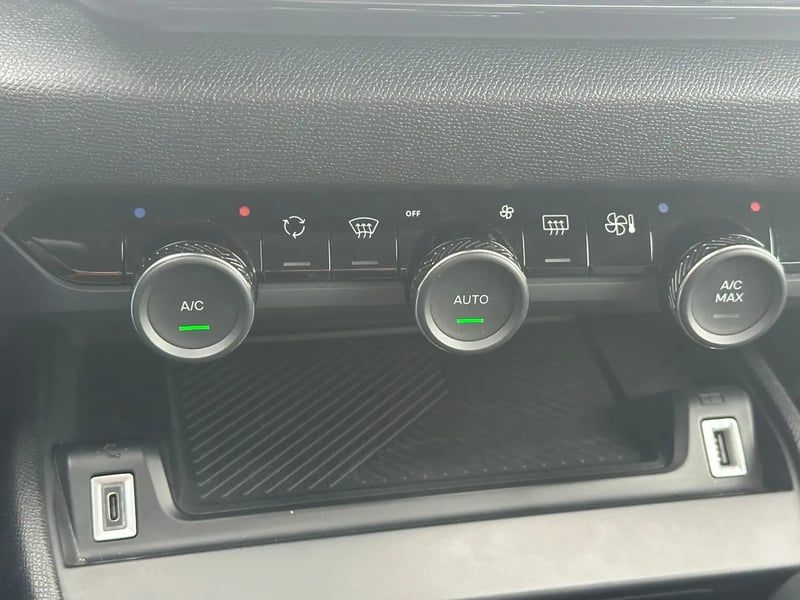 Photo de la voiture CITROEN C4 BlueHDi 130 EAT8 Max