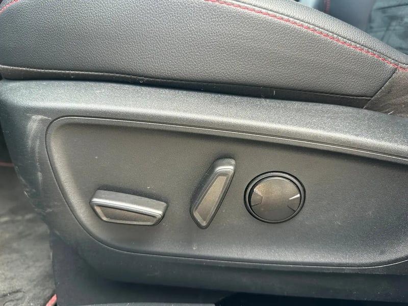 Photo de la voiture FORD KUGA 2.0 EcoBlue 120 S&S BVM6 ST-Line - 5P