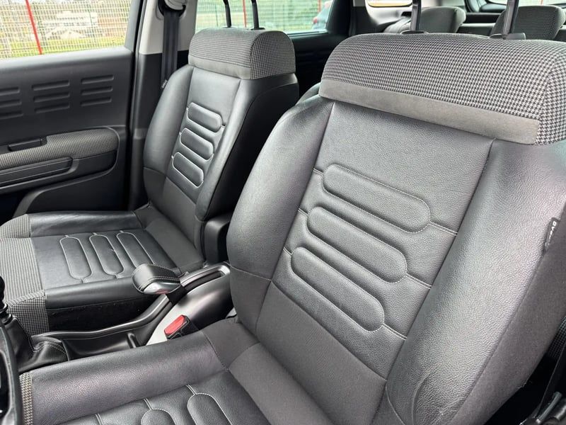 Photo de la voiture CITROEN C3 AIRCROSS BlueHDi 100 S&S BVM6 Shine