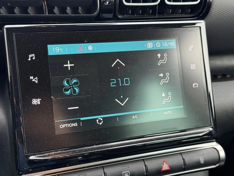 Photo de la voiture CITROEN C3 AIRCROSS BlueHDi 100 S&S BVM6 Shine