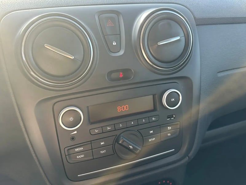 Photo de la voiture DACIA LODGY Blue dCi 95 5 places Essentiel