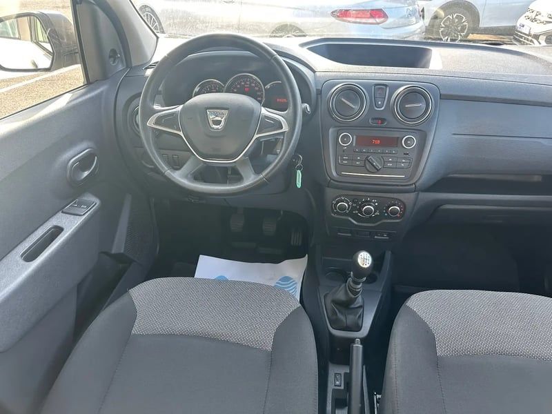 Photo de la voiture DACIA LODGY Blue dCi 95 5 places Essentiel