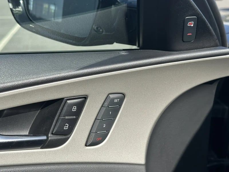 Photo de la voiture AUDI A6 ALLROAD QUATTRO V6 3.0 BiTDI 320 Tiptronic Avus