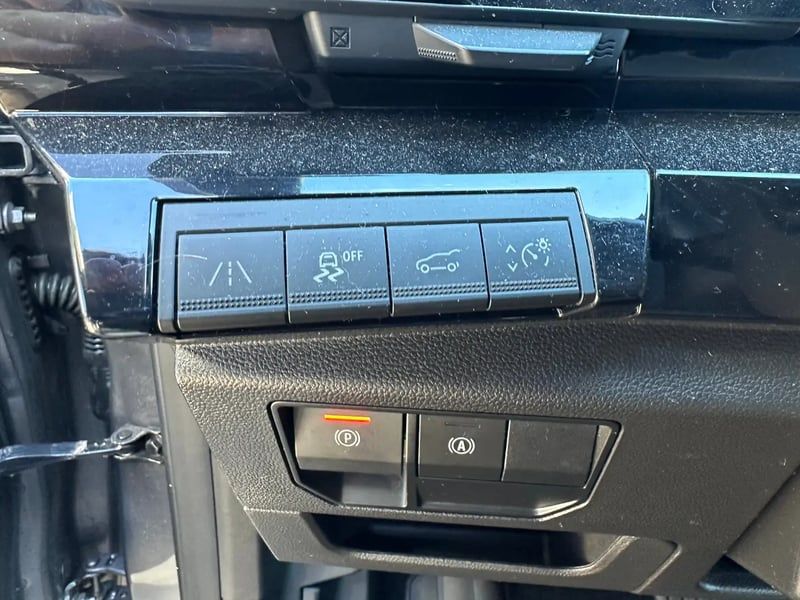 Photo de la voiture RENAULT ESPACE VI E-Tech hybrid 200 Techno