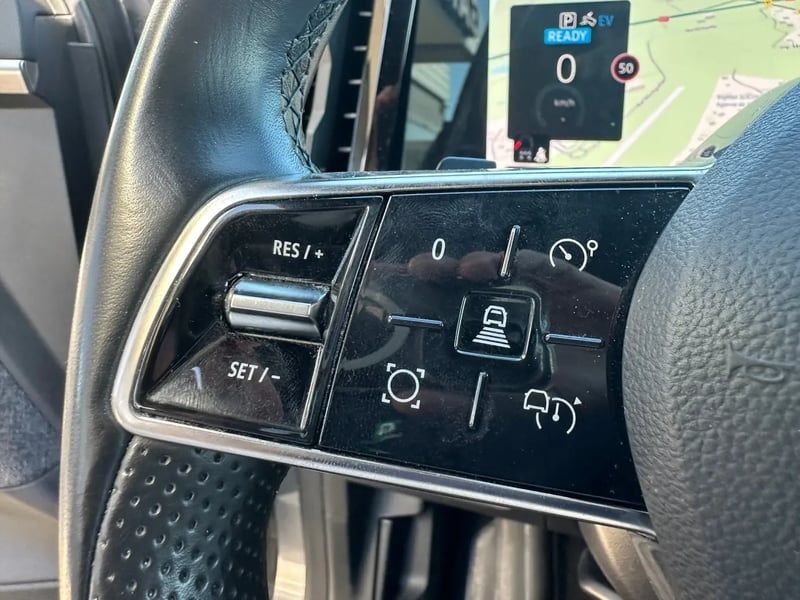 Photo de la voiture RENAULT ESPACE VI E-Tech hybrid 200 Techno