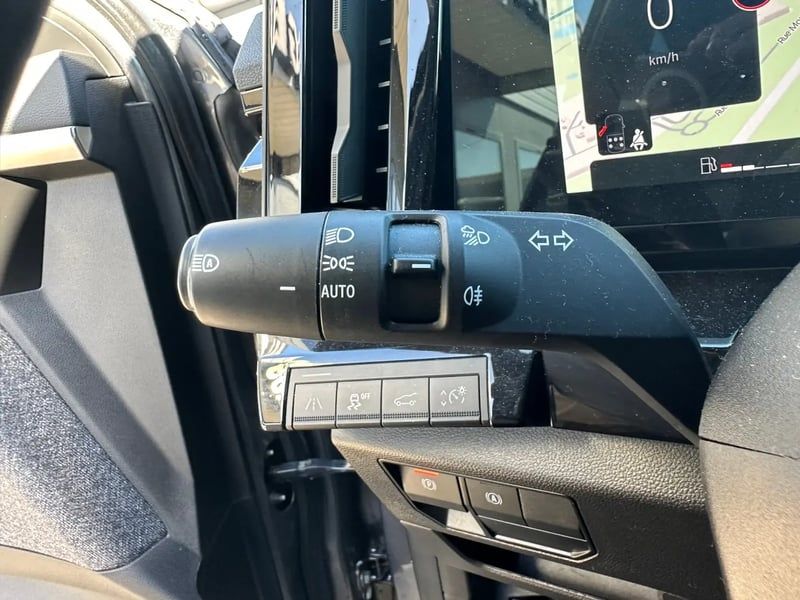Photo de la voiture RENAULT ESPACE VI E-Tech hybrid 200 Techno