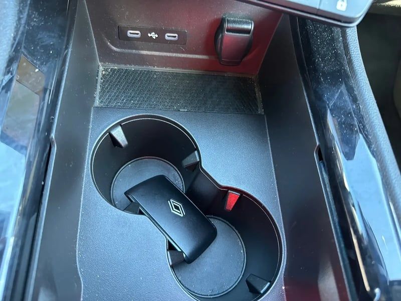 Photo de la voiture RENAULT ESPACE VI E-Tech hybrid 200 Techno