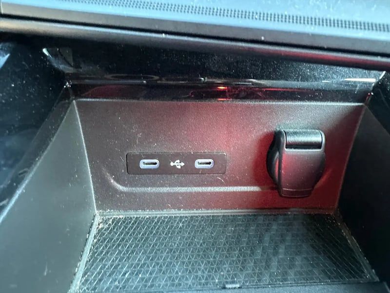 Photo de la voiture RENAULT ESPACE VI E-Tech hybrid 200 Techno