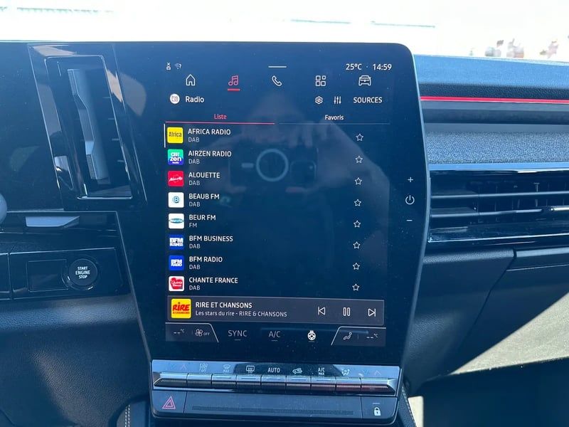 Photo de la voiture RENAULT ESPACE VI E-Tech hybrid 200 Techno