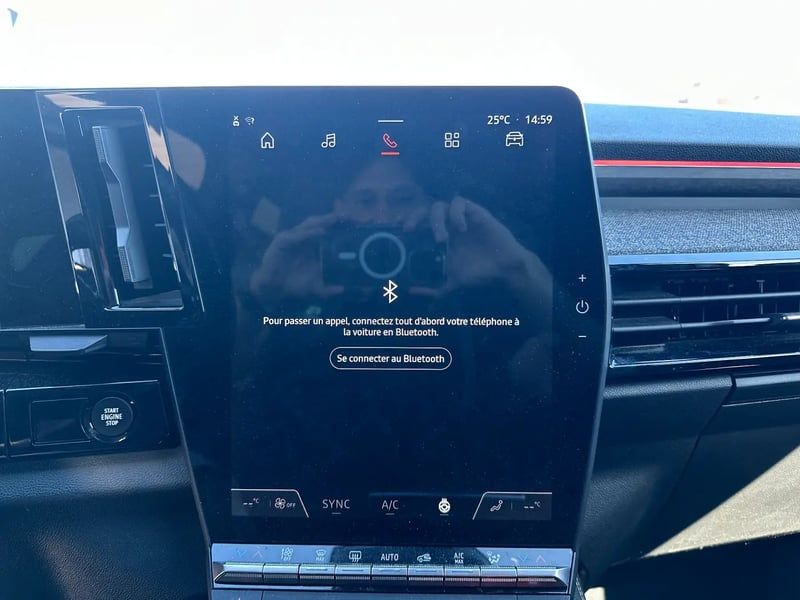 Photo de la voiture RENAULT ESPACE VI E-Tech hybrid 200 Techno