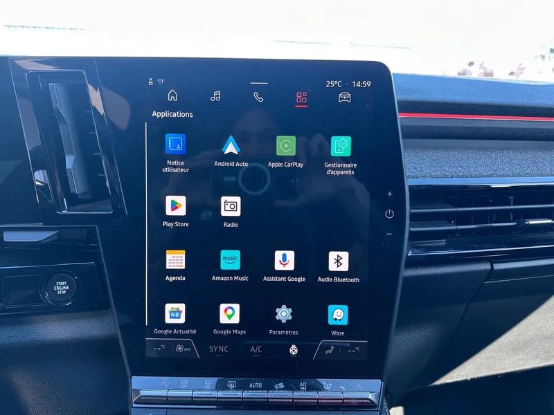 Photo de la voiture RENAULT ESPACE VI E-Tech hybrid 200 Techno