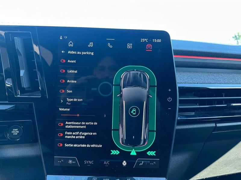 Photo de la voiture RENAULT ESPACE VI E-Tech hybrid 200 Techno