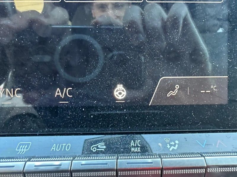 Photo de la voiture RENAULT ESPACE VI E-Tech hybrid 200 Techno