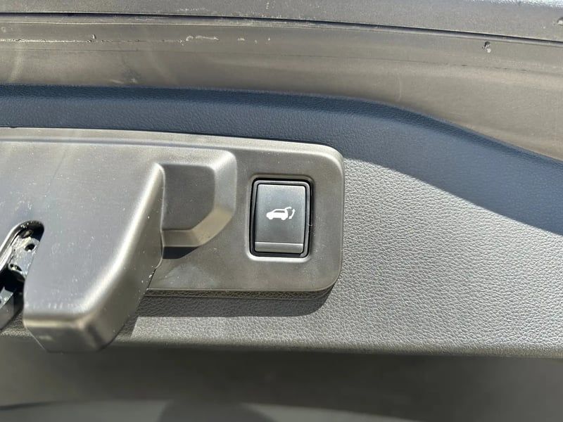 Photo de la voiture RENAULT ESPACE VI E-Tech hybrid 200 Techno