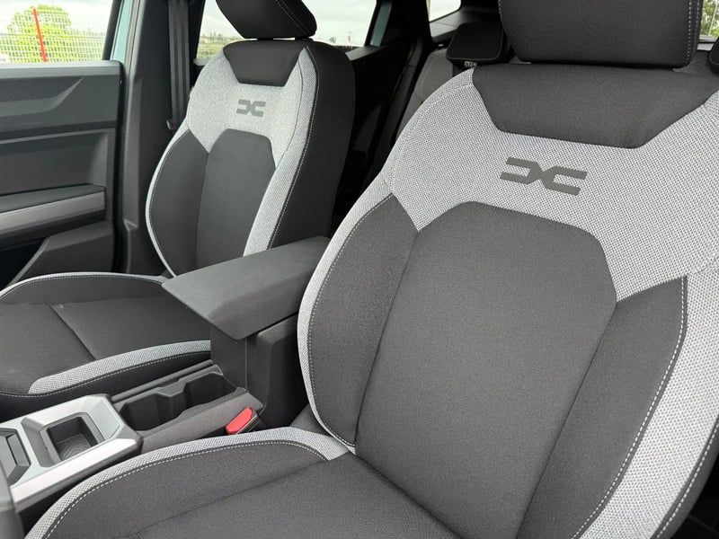 Photo de la voiture DACIA DUSTER Hybrid 155 Journey