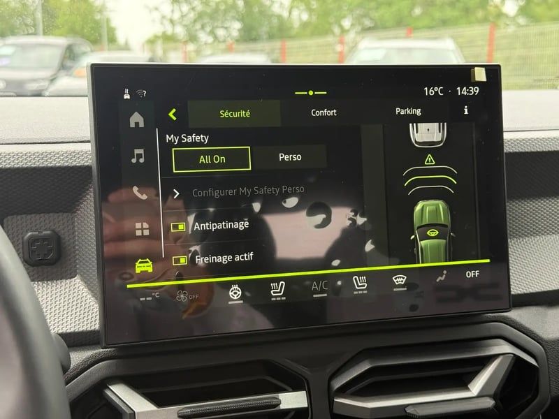 Photo de la voiture DACIA DUSTER Hybrid 155 Journey